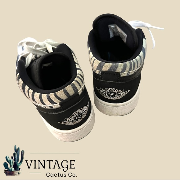 Jordan 1 Low - Zebra Print Sneakers - Great Condition - Picture 15 of 16